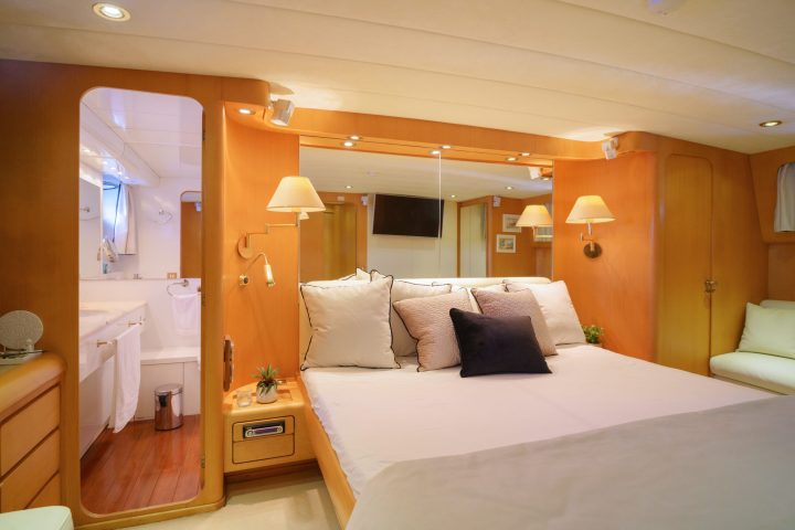 Ace Six Night on board Sailing 360